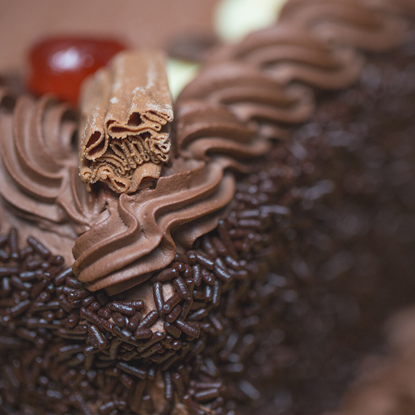 London's Famous Egg & Eggless Birthday Cakes, Wedding Cakes in London